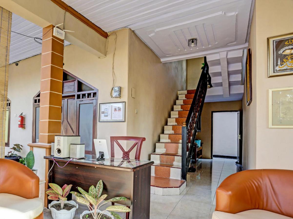 Oyo 91261 Cita Suraya Homestay Бануванги Екстериор снимка