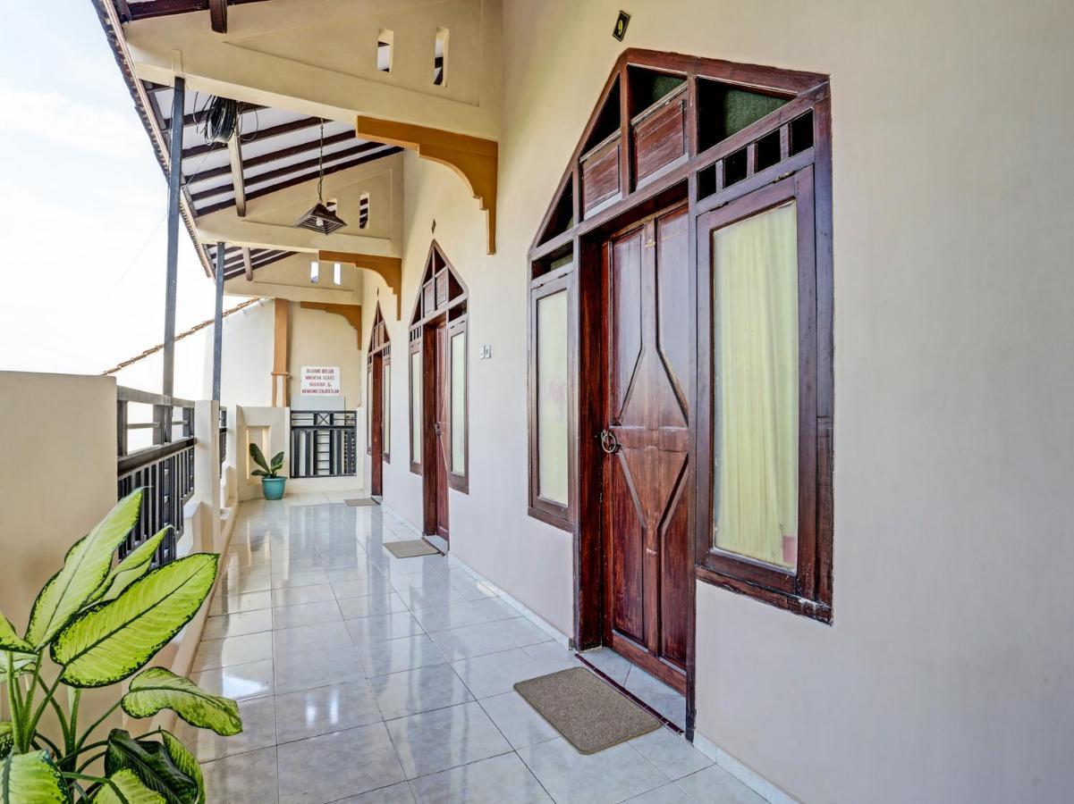 Oyo 91261 Cita Suraya Homestay Бануванги Екстериор снимка