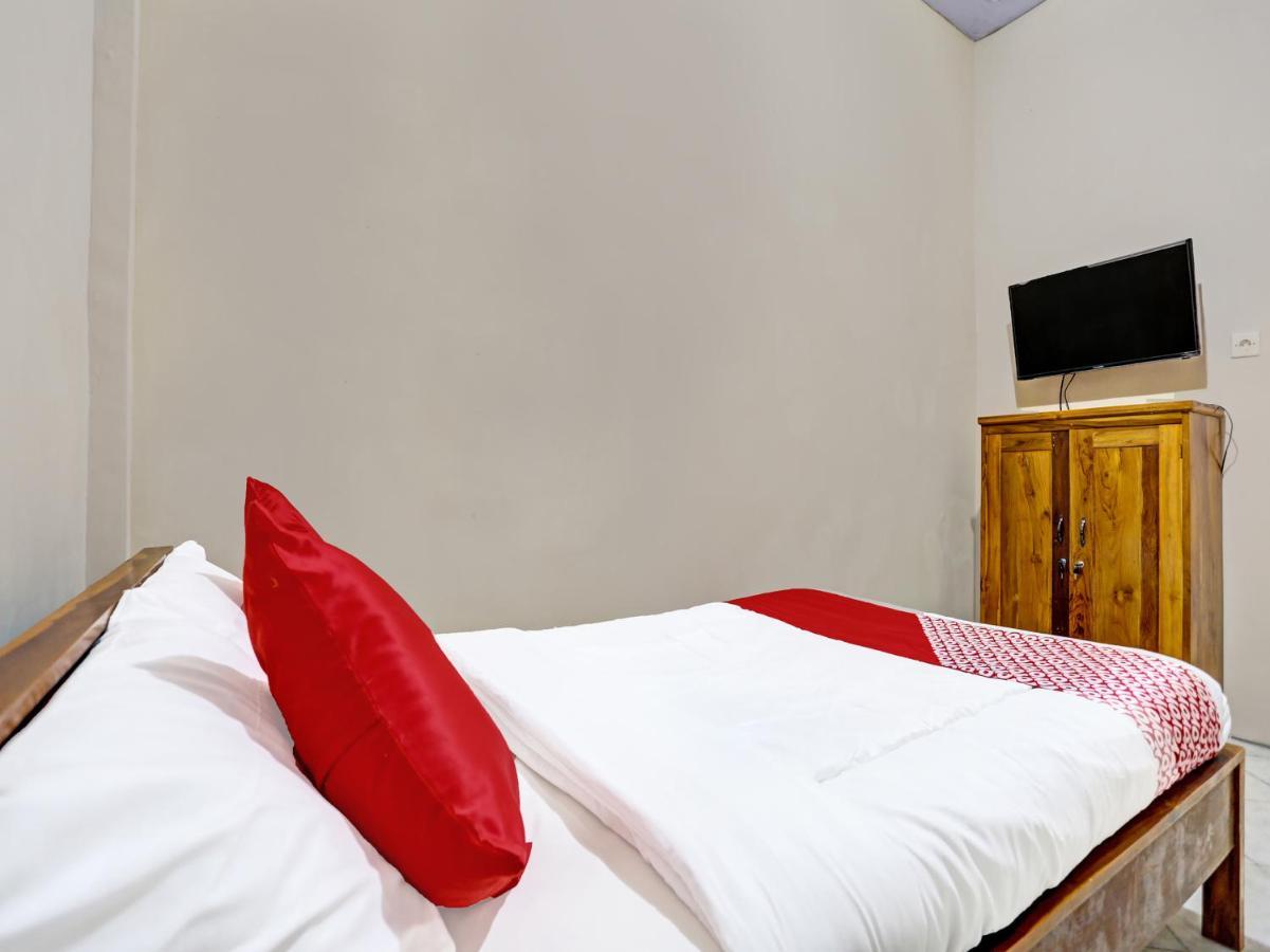 Oyo 91261 Cita Suraya Homestay Бануванги Екстериор снимка