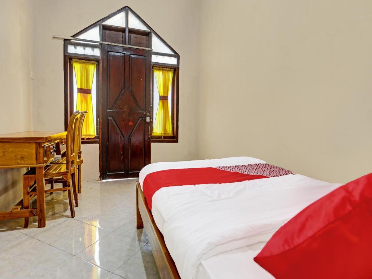 Oyo 91261 Cita Suraya Homestay Бануванги Екстериор снимка