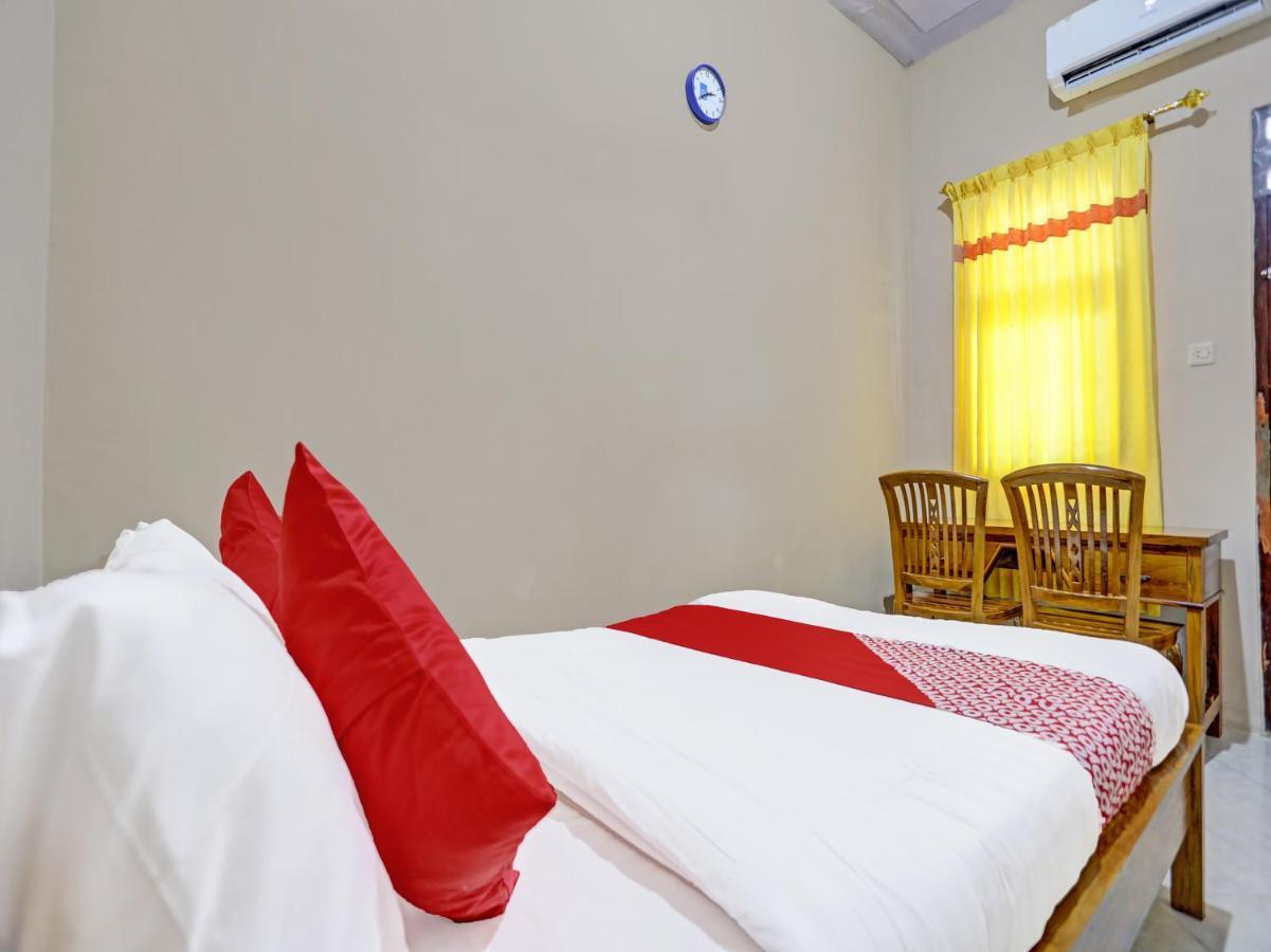 Oyo 91261 Cita Suraya Homestay Бануванги Екстериор снимка