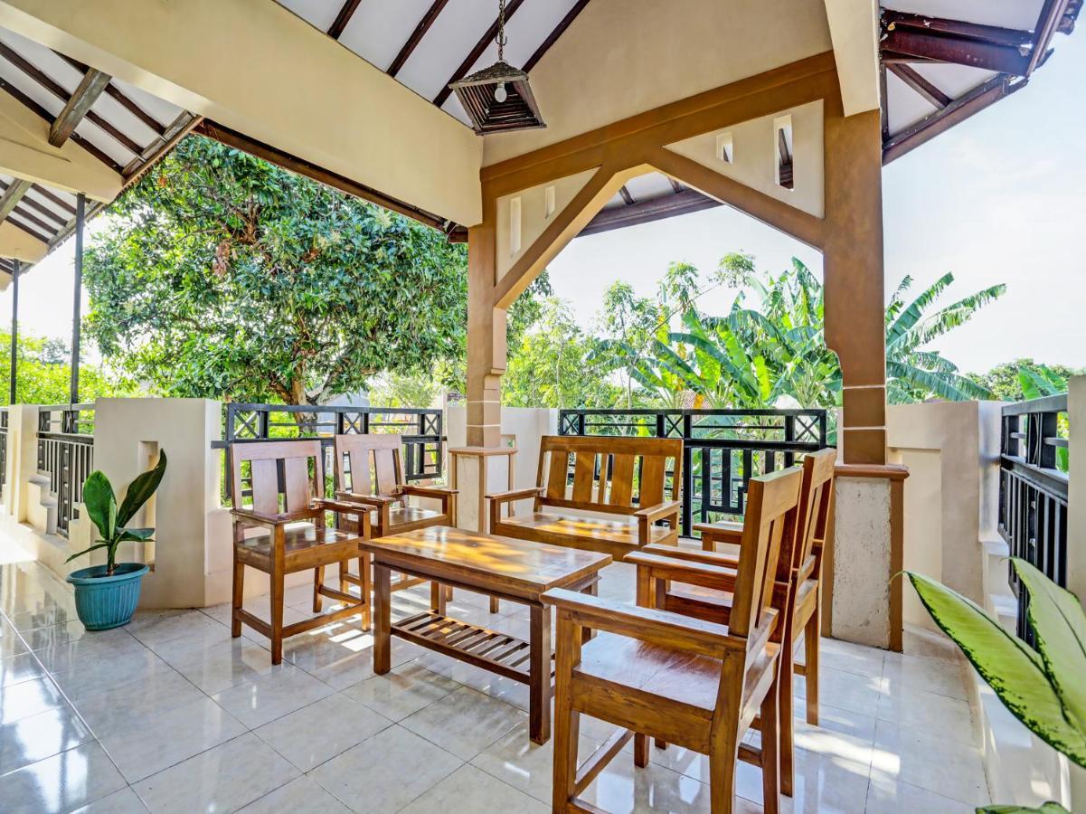 Oyo 91261 Cita Suraya Homestay Бануванги Екстериор снимка