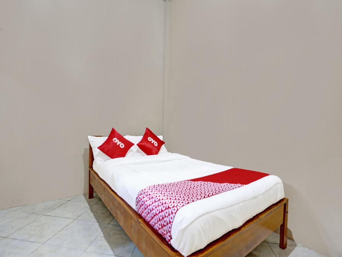 Oyo 91261 Cita Suraya Homestay Бануванги Екстериор снимка